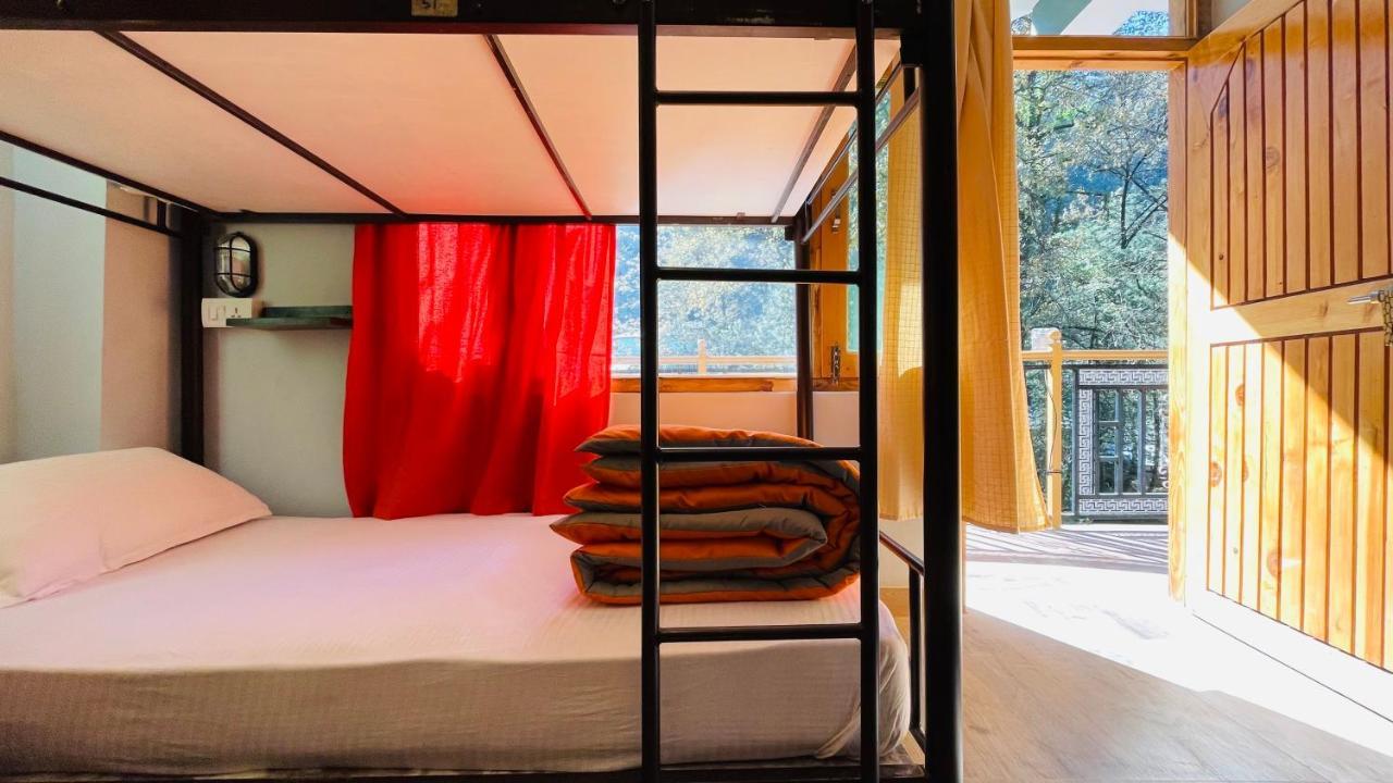 Madpackers Jibhi - Of Streamsides & Waterfalls Exterior foto